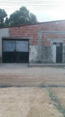 Vende- Se Uma Casa Com Um Sitio