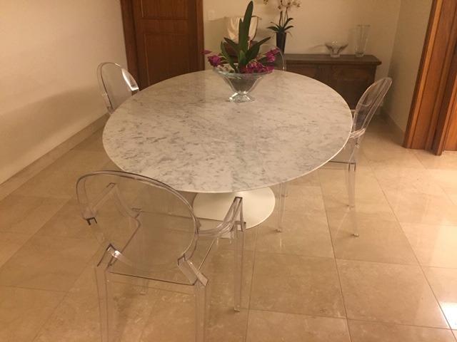 Mesa oval Saarinen