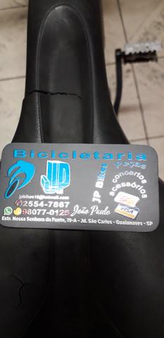 Bicicleta aro 26 com suspensão no quadro e no garfo com 21 velocidades - Foto 4