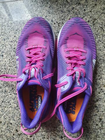 tenis hoka arahi 2