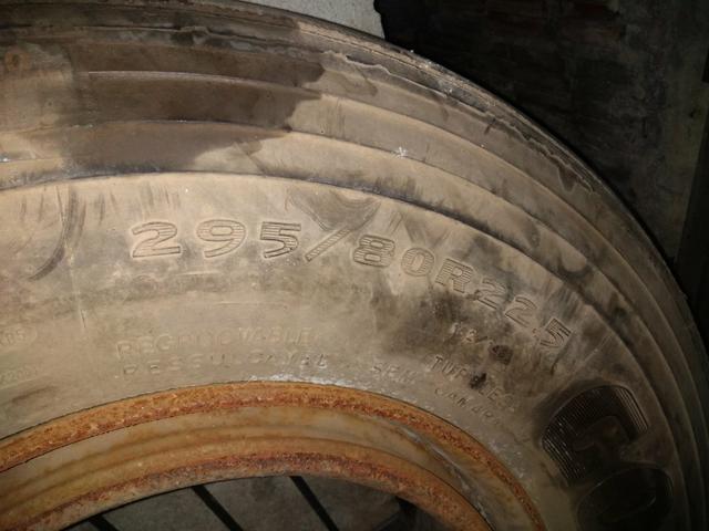 Pneu de caminhão carreta com roda - Foto 4