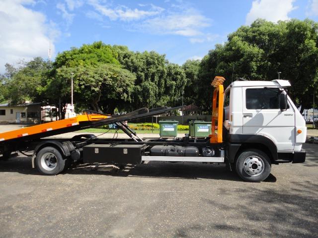 Caminhao guincho plataforma de 07mts,volkswagem-10.160,motor:cummis - Foto 5