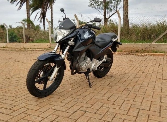 HONDA CB 300R ÚNICO DONO
