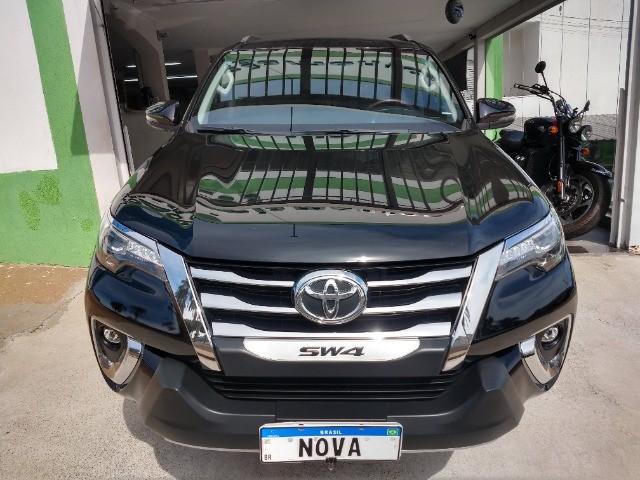 TOYOTA HILUX SW4 SRX 2.8 TURBO-DIESEL AUT. 4X4 2019 GARANTIA FÁBRICA / 7 LUGARES