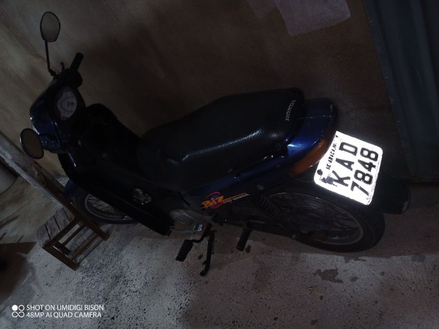 BIZ 100 ANO 2000 NA PEDICULA.