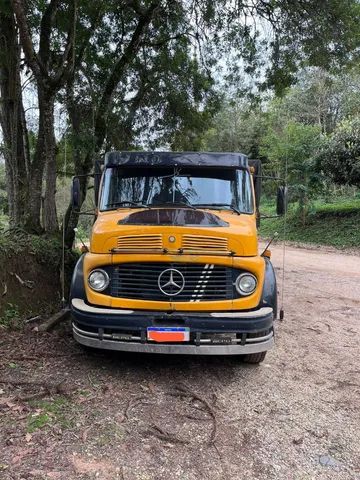 Caminhão MB 1313 reduzido graneleiro 
