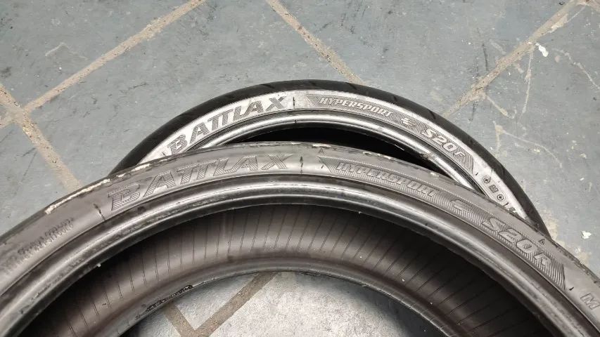 Par pneu usado Bridgestone Hyper Sport S20 120/70-17 e 180/55-17 - Foto 5