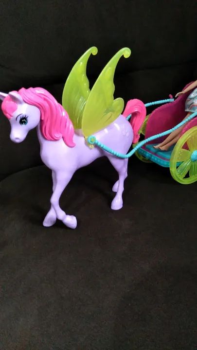 Carruagem da Barbie e uma boneca Barbie. - Foto 2