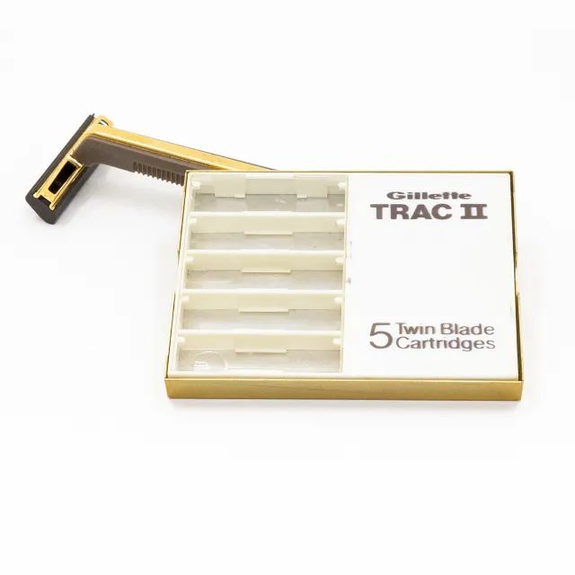 Estojo com Barbeador The Gillette Deluxe Trac II Razor - Foto 3