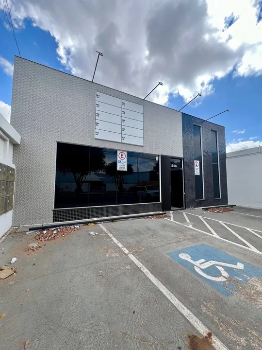 Aluga-se excelente prédio comercial na Av. São Sebastião