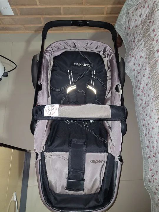 Carrinho de Bebê Kiddo - Preto Ótimo Estado e higienizado - Foto 4