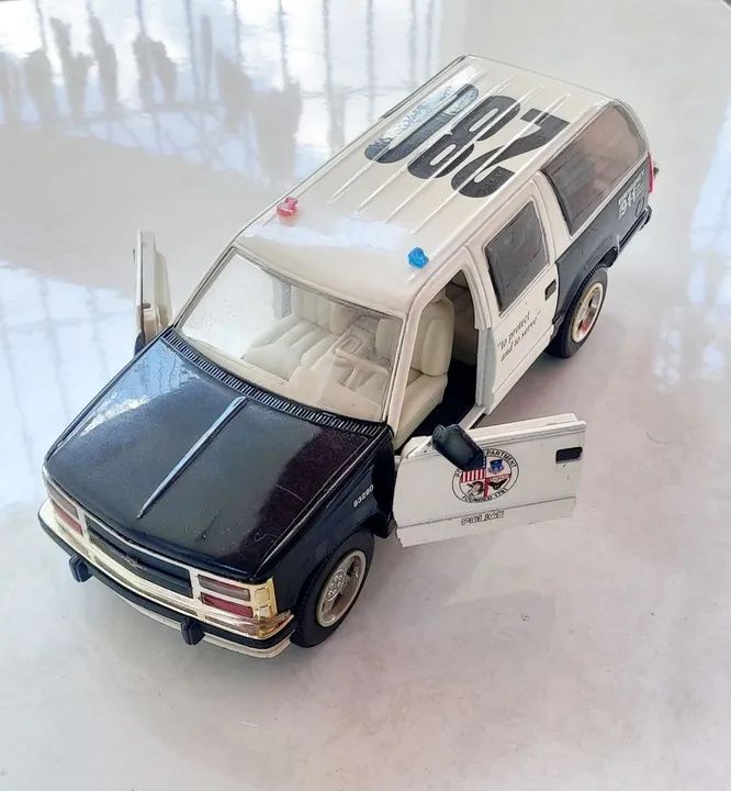 Miniatura Chevrolet suburban 1993 1/24 - Foto 2