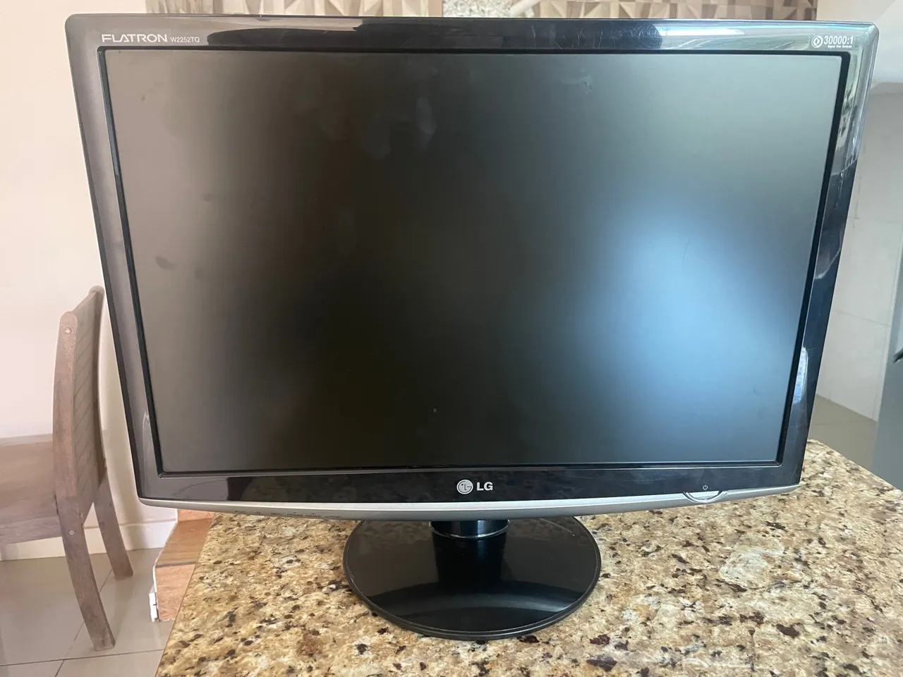 Monitor LG Flatron W2252TQ 21.5 polegadas