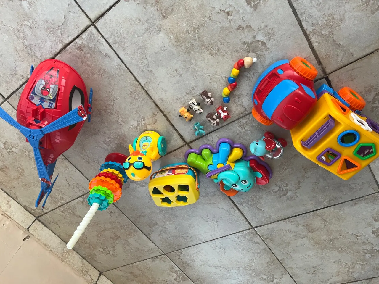 Lote de Brinquedos Infantis Divertidos e Educativos