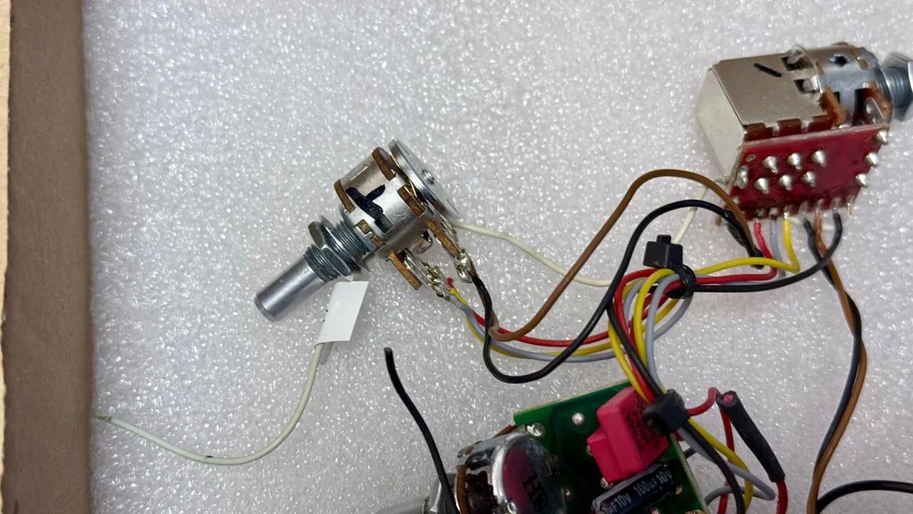 Preamp p/ Baixo GLOCKENKLANG 9 ou 18v 4 potenciômetros  - Foto 4