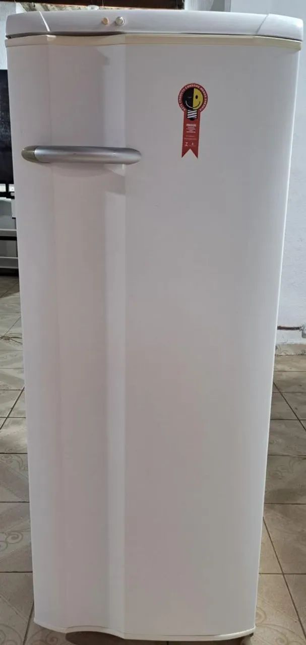 Geladeira Electrolux pequena muito top