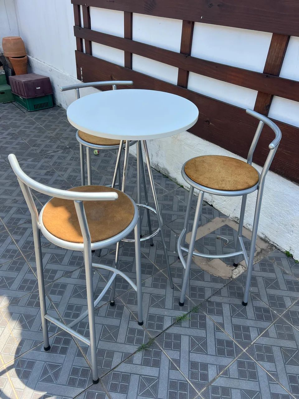 Conjunto de 1 mesa bistrô com 3 banquetas altas. - Foto 2