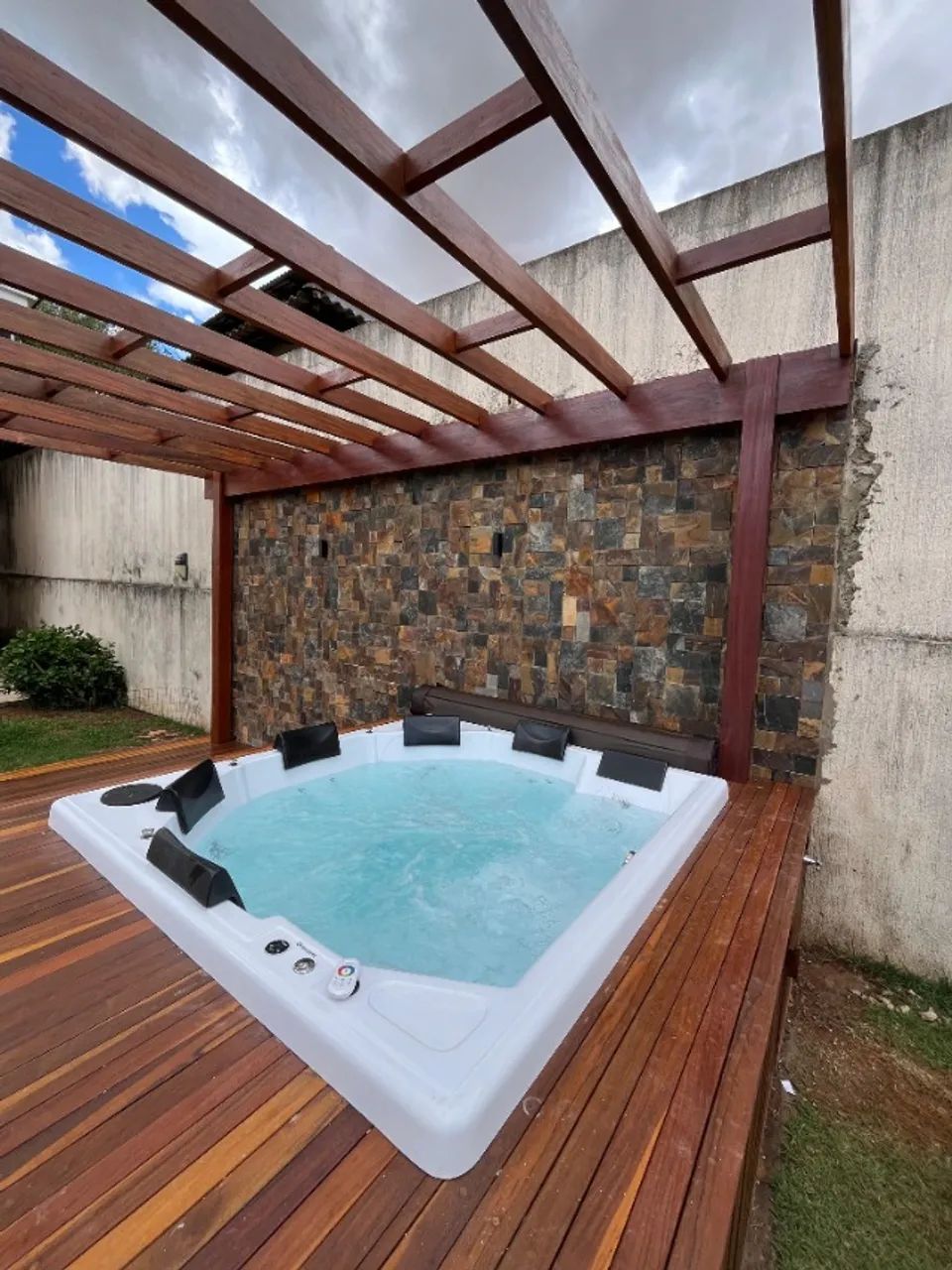 Spa para 6 Pessoas com cooler (jacuzzi, Ofurô, banheira) completo com hidro e aquecedor.
