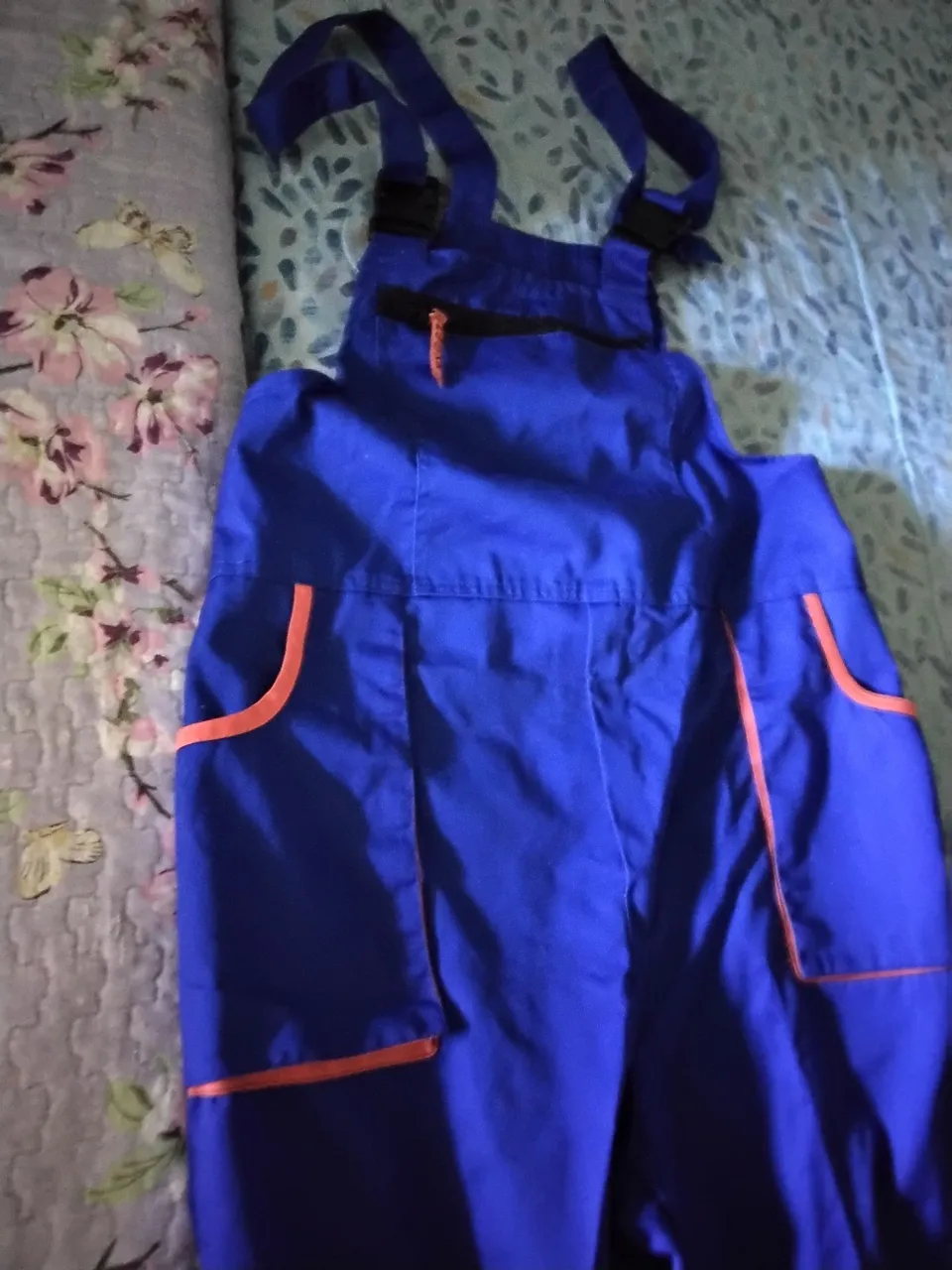 Uniformes Macacão Azul com Detalhes Laranja