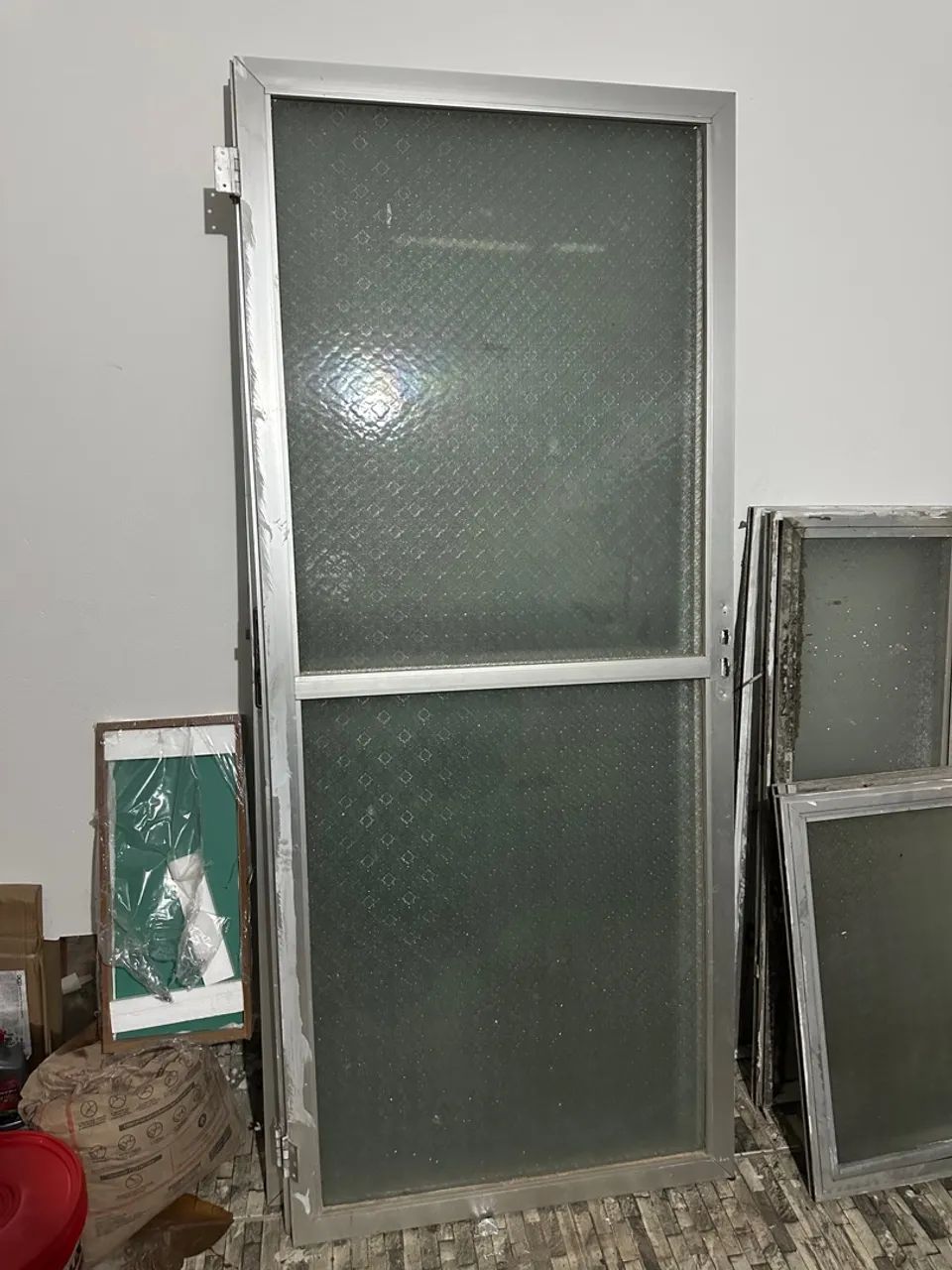 2 Porta de alumínio com vidro