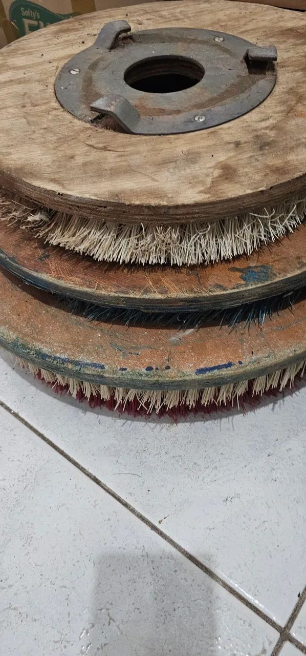 Vendo discos de limpeza com Starlock para máquinas de lavar piso/ enceradeira!! - Foto 2