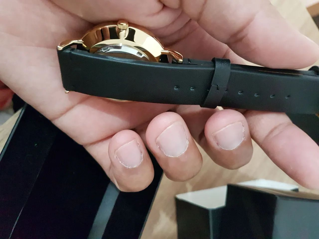 Relógio Phillip London Dourado com Pulseira de Couro - Foto 4