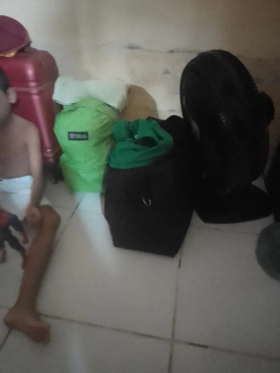 Mochila preta com detalhes