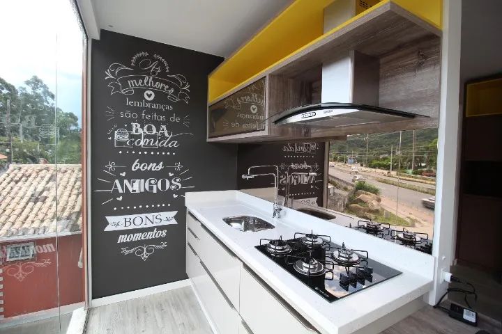 Cozinha do Showroom Completa Com Cooktop e Coifa