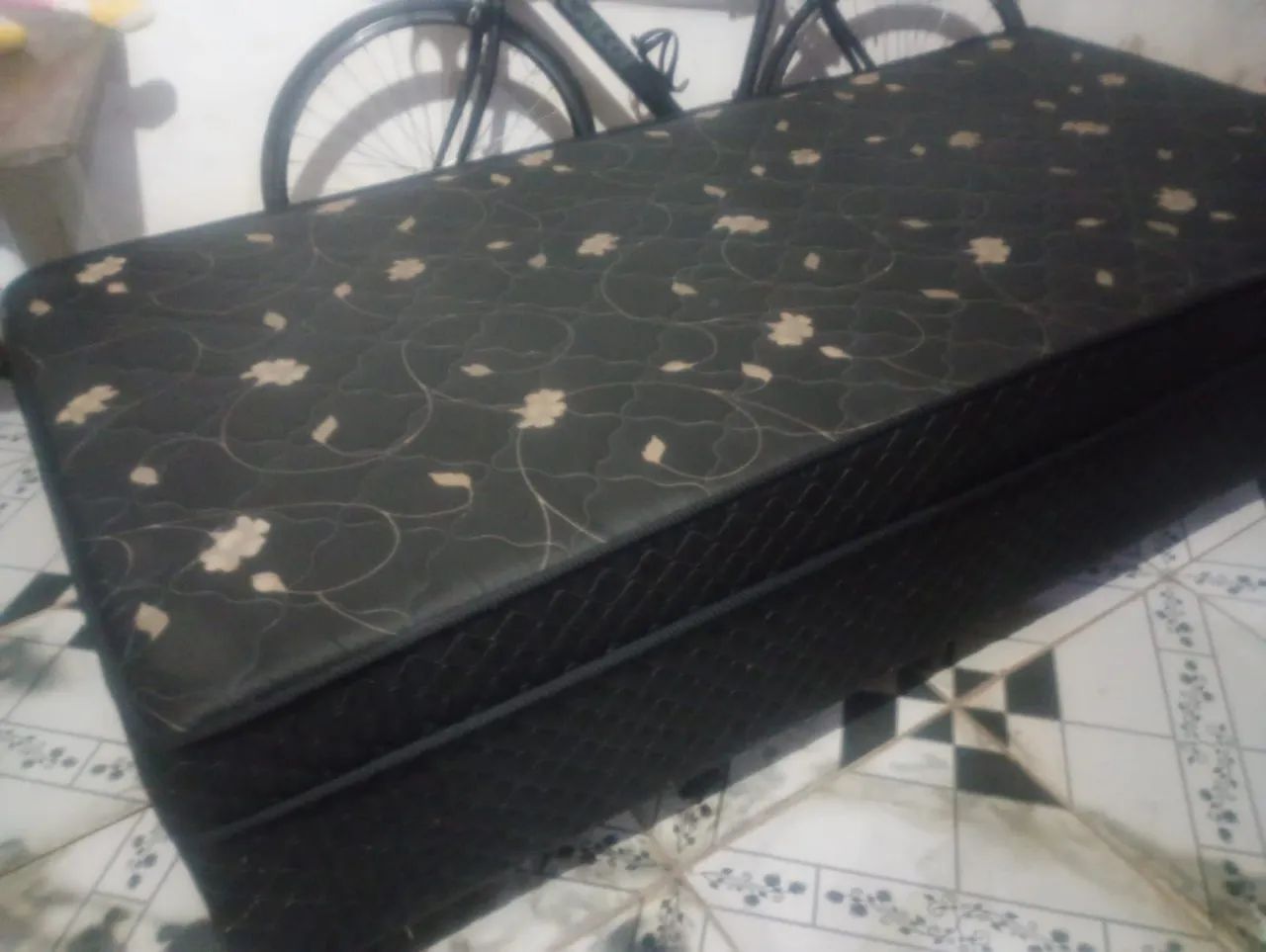 Cama box solteiro semi nova 350