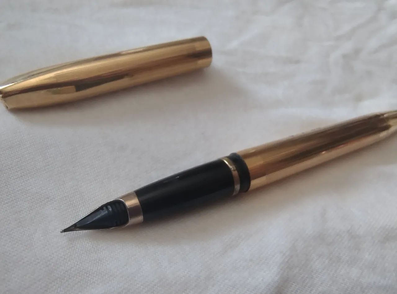 Caneta tinteiro sheaffer folheada a ouro 23k  - Foto 5
