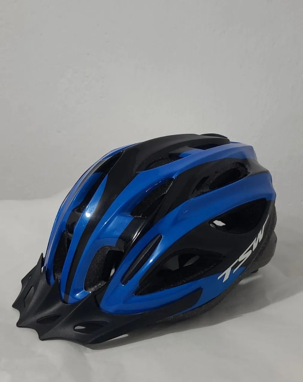 Capacete de Ciclismo TSW Azul e Preto, bonito, original, confortável, design moderno.  - Foto 2