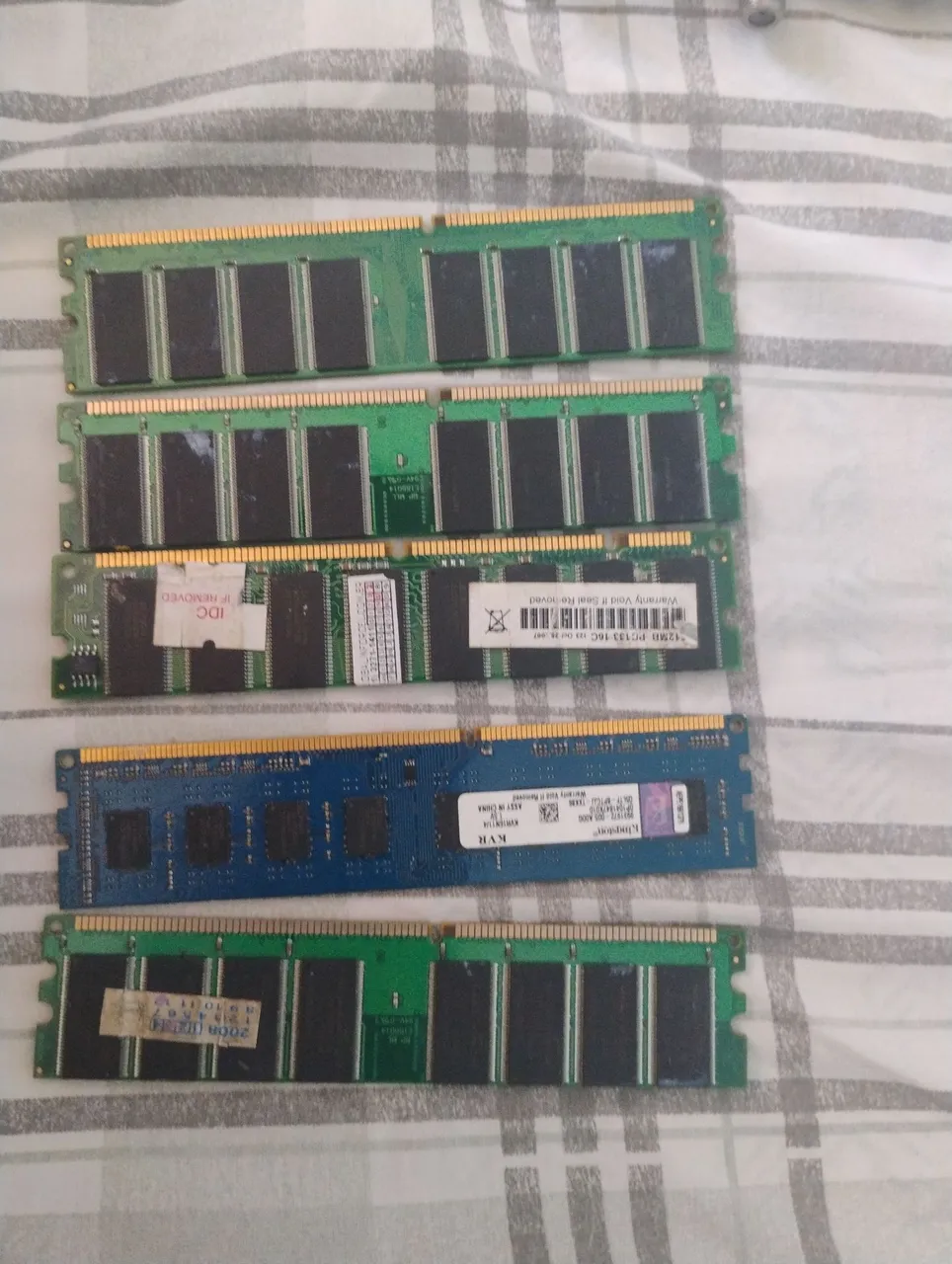 Memórias RAM DDR2 e DDR1 1gb