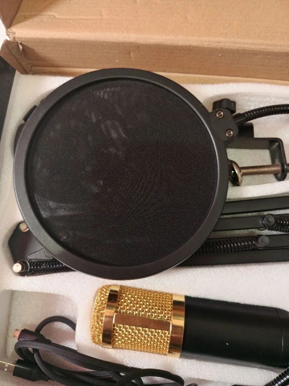 Microfone Condensador Profissional para Streaming e Gravação - Foto 5