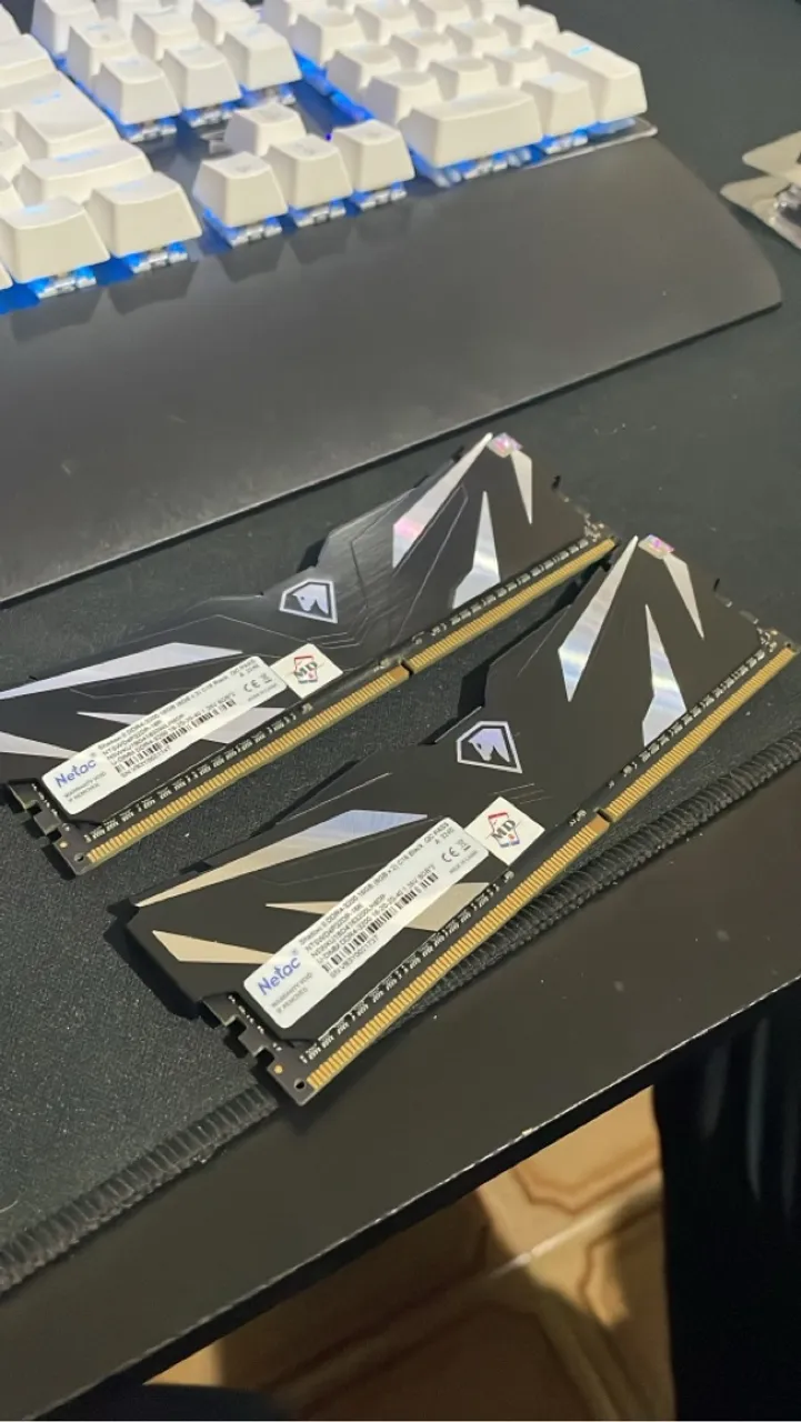Memória RAM Netac Shadow DDR4 16GB (2x8GB) CL16 3200mhz