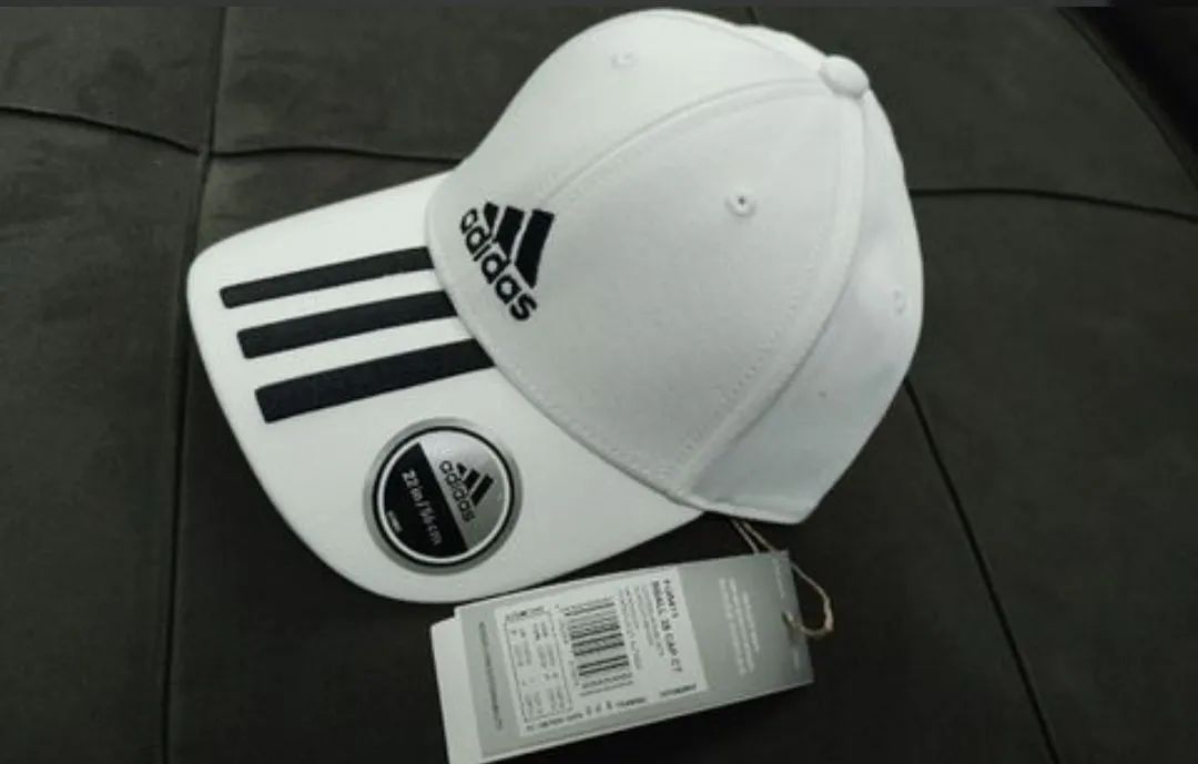 Boné Adidas Original Branco com Listras Pretas - Foto 2