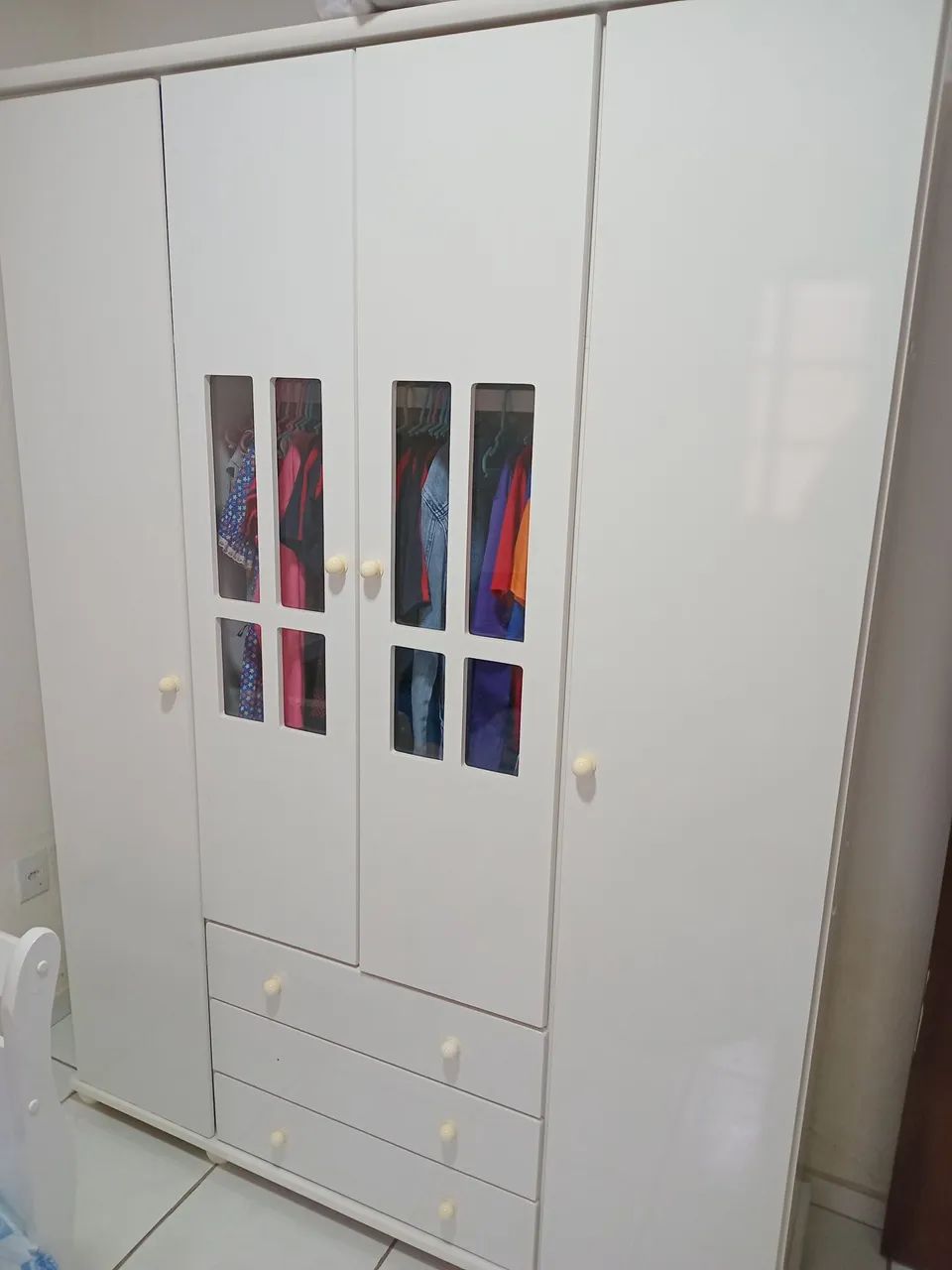 Guarda roupa infantil impecável 