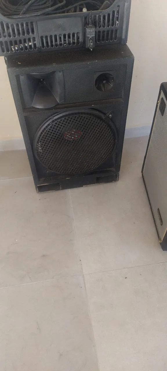 Vendo dois microfones sem fio uma ótima mesa de som uma ótima caixa de som dóis microfone - Foto 4