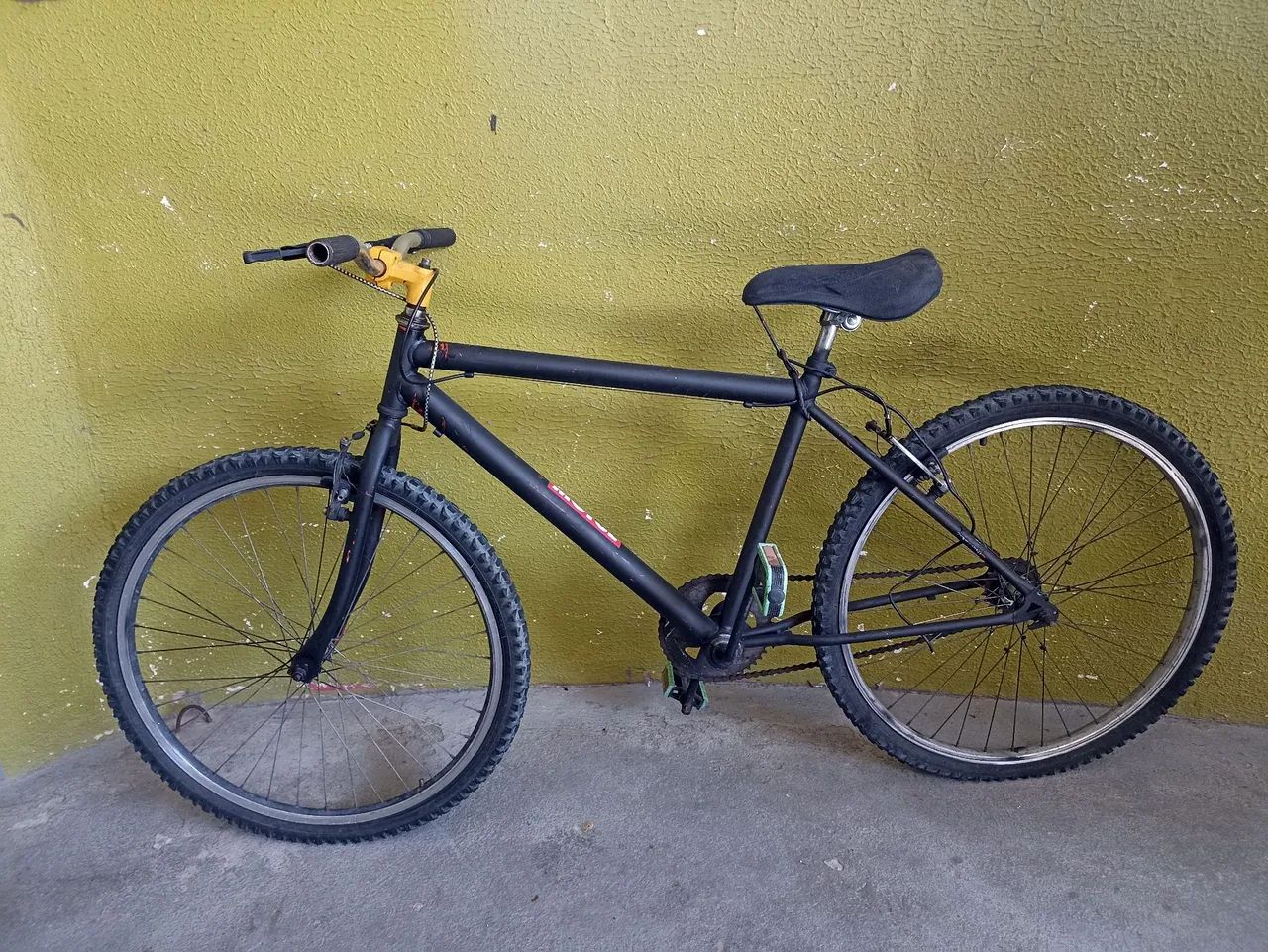 Bicicleta preta aro 26