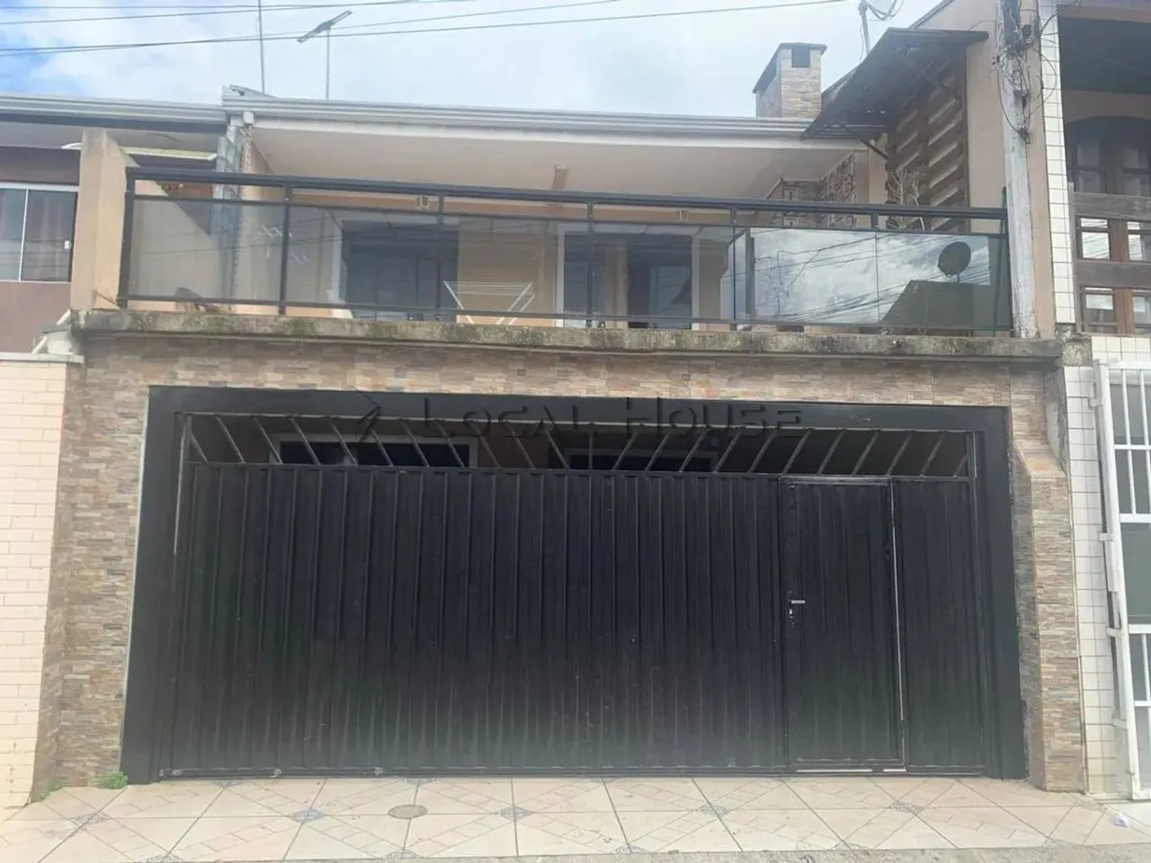Sobrado à venda em Curitiba, Sítio Cercado, com 3 quartos, 103m²