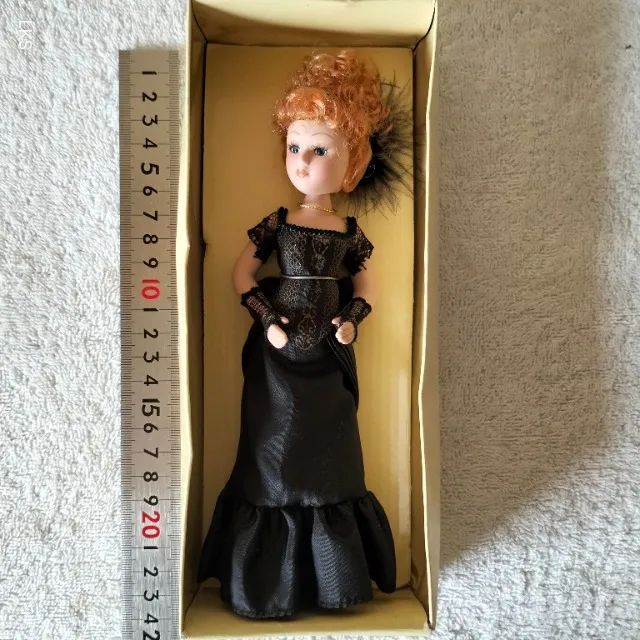 Boneca de Porcelana Isabel Archer - Foto 4
