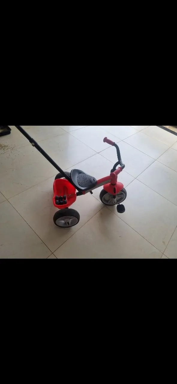 Triciclo Infantil Vermelho com Haste