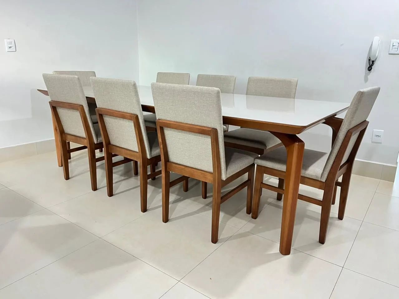 Conjunto de mesa com cadeiras de madeira maciça  - Foto 3