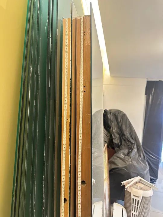 9 espelhos com led 1,88 por 67 cm  + 1 espelho quadrado 1,60 por 1,60  - Foto 2