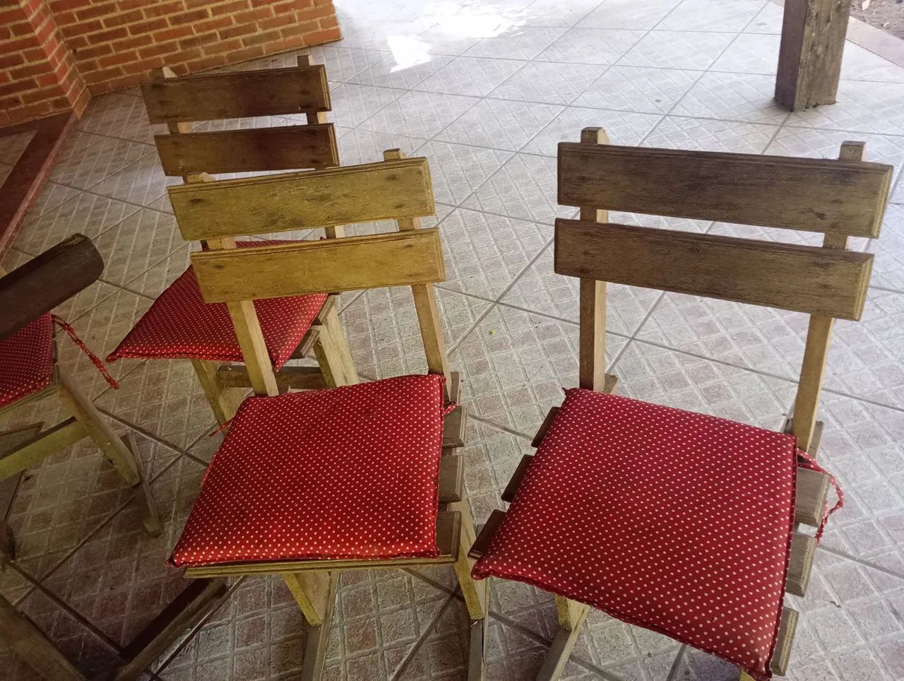 Conjunto de 4 Cadeiras de Madeira - Foto 3