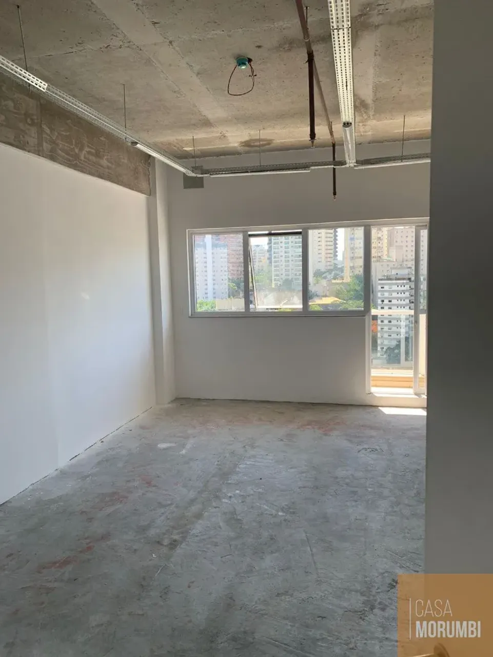 VENDA - SALA COM 46m² NA VILA ANDRADE COM 2 VAGAS.