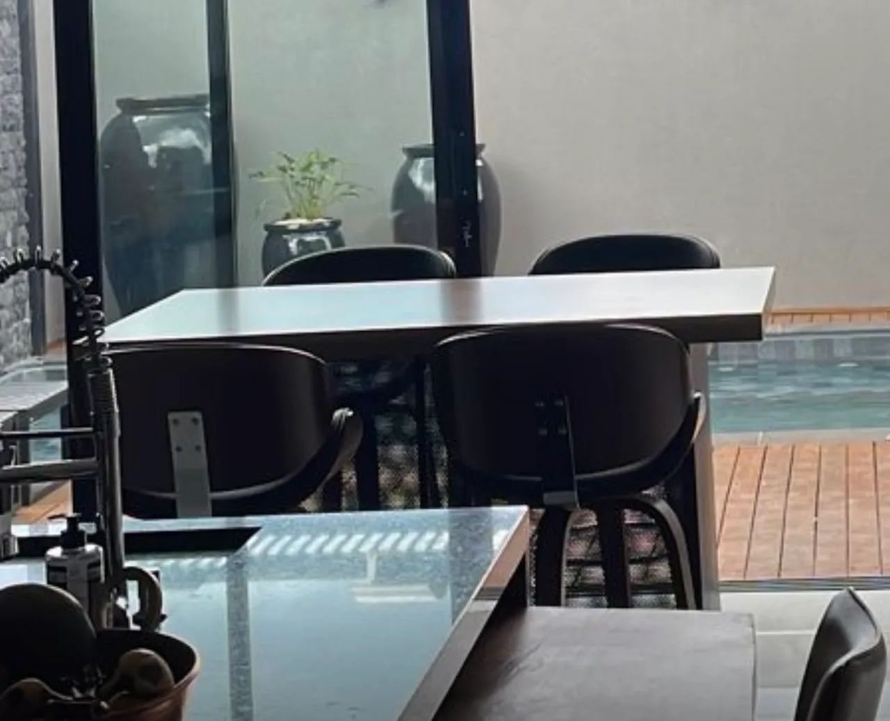 HIGH TABLE + 4 WOODEN STOOLS64363876227458121