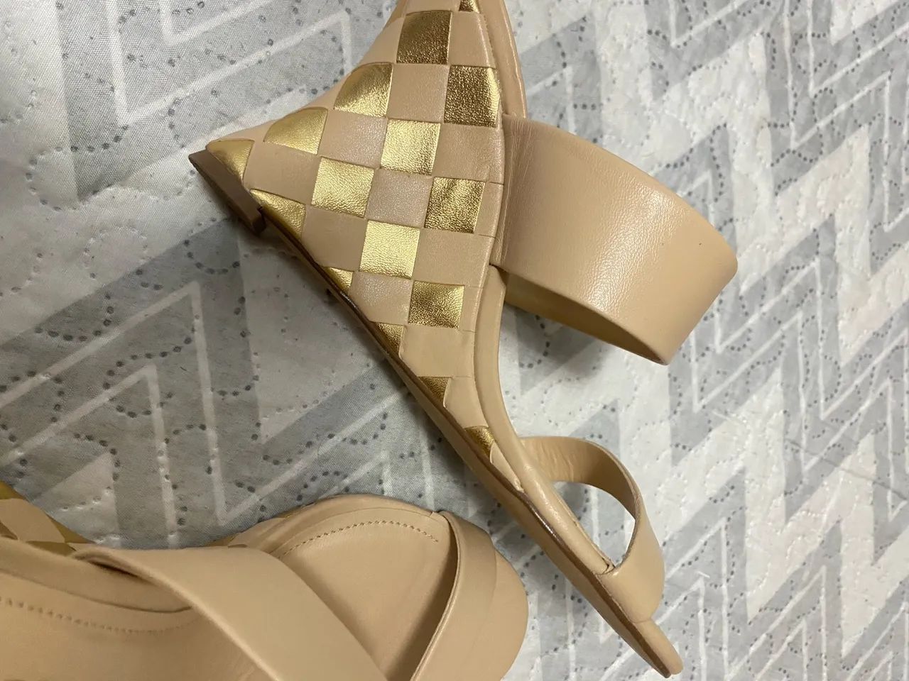 Sandália feminina bege