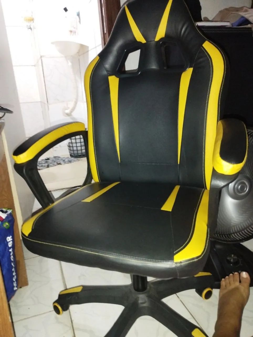 Cadeira Gamer Preta e Amarela