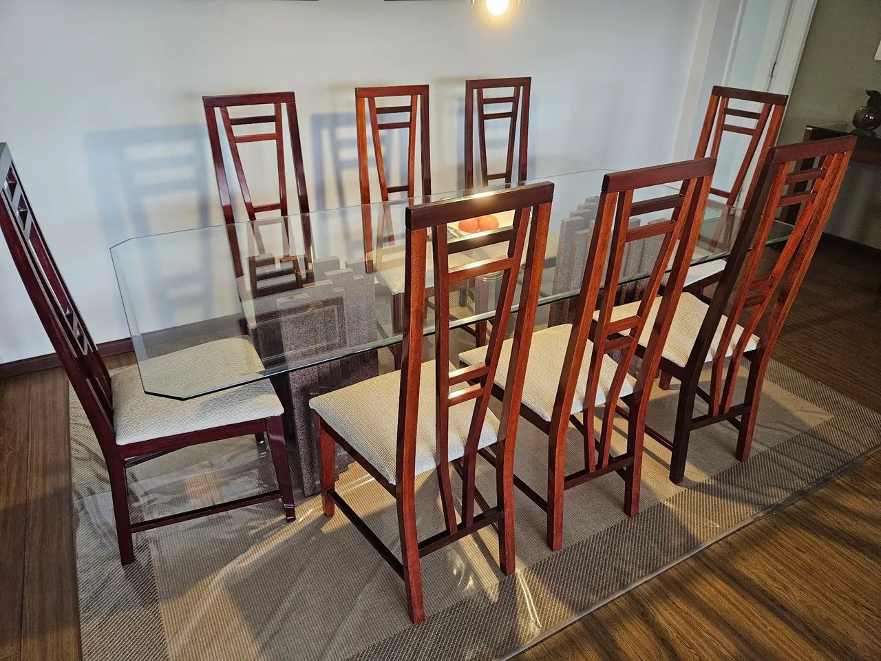 Elegante mesa de vidro com base em granito - 8 lugares - Foto 2