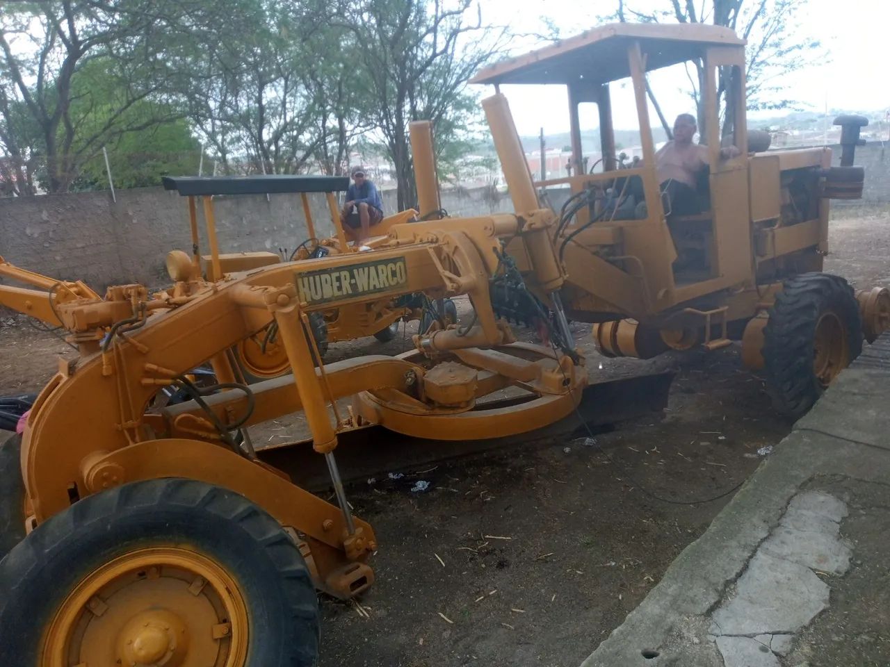 Patrol com motor funcionando 